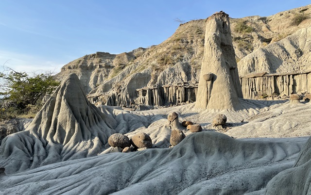 Tatacone grey desert